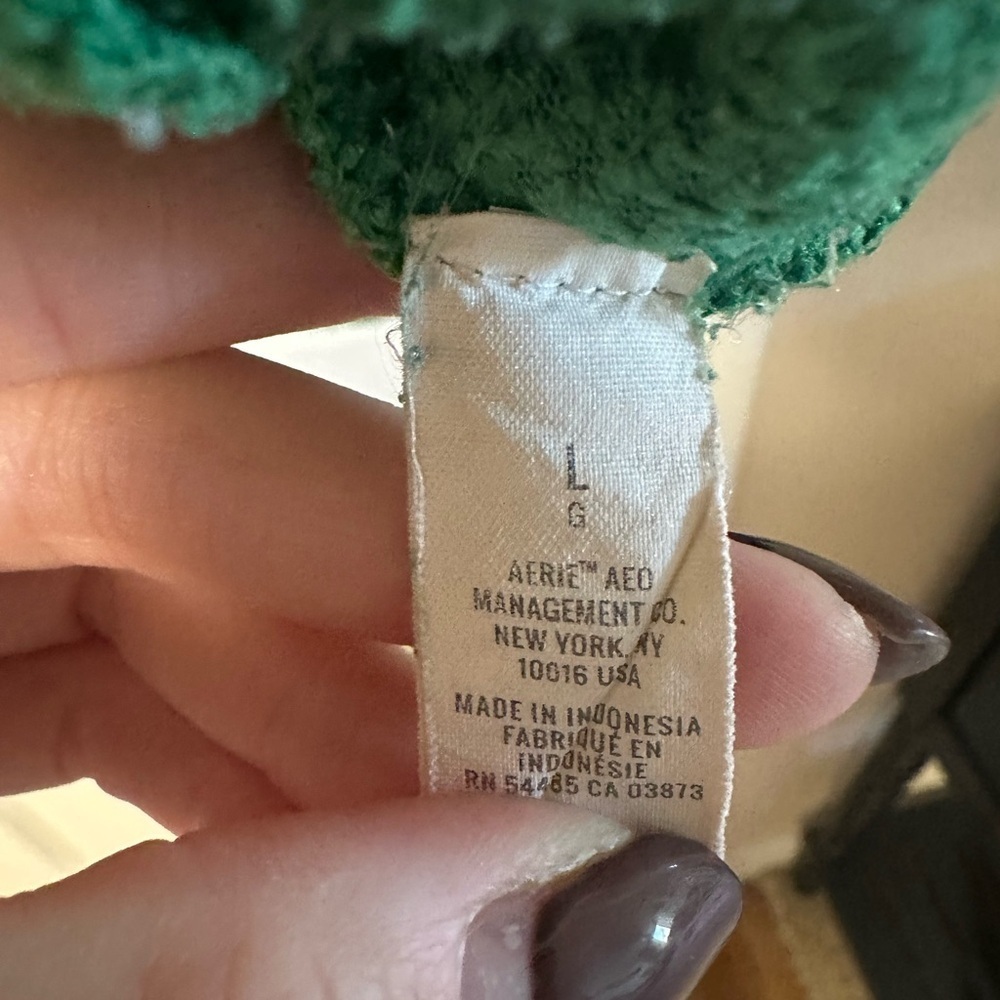 Aerie Dream Sherpa Quarter Zip Sweatshirt in green/lime - Picture 7 of 8